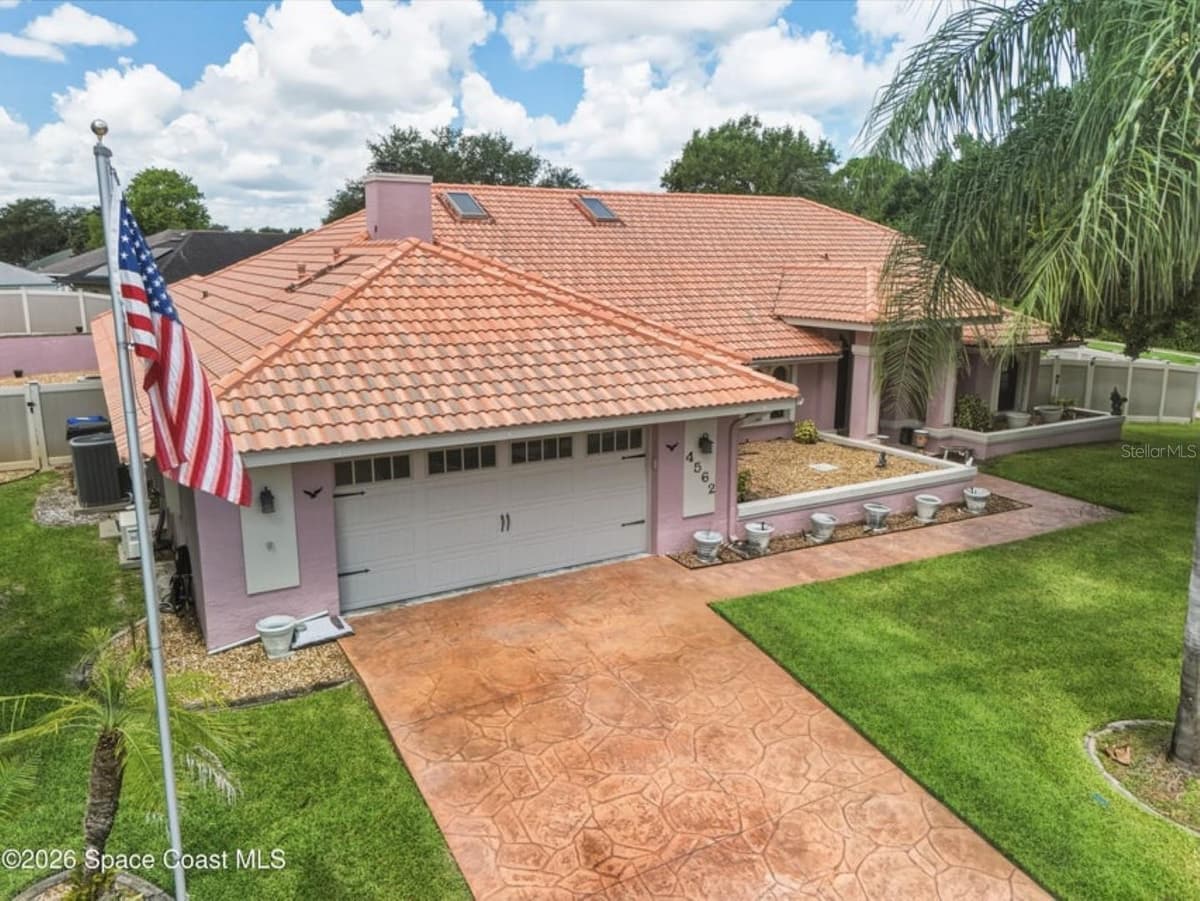 4562 HELENA DRIVE — photo 3 of 44
