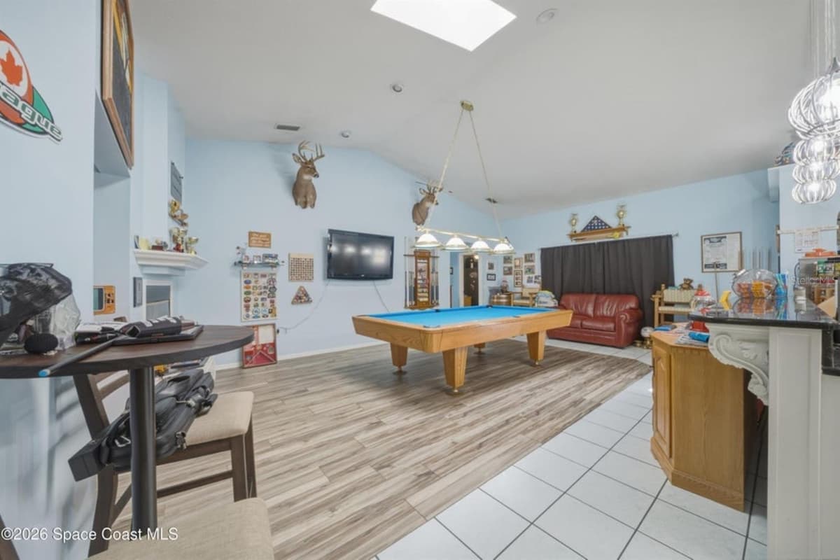4562 HELENA DRIVE — photo 19 of 44