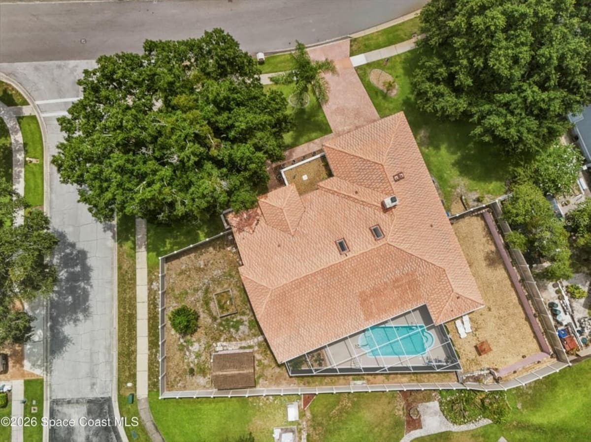 4562 HELENA DRIVE — photo 8 of 44