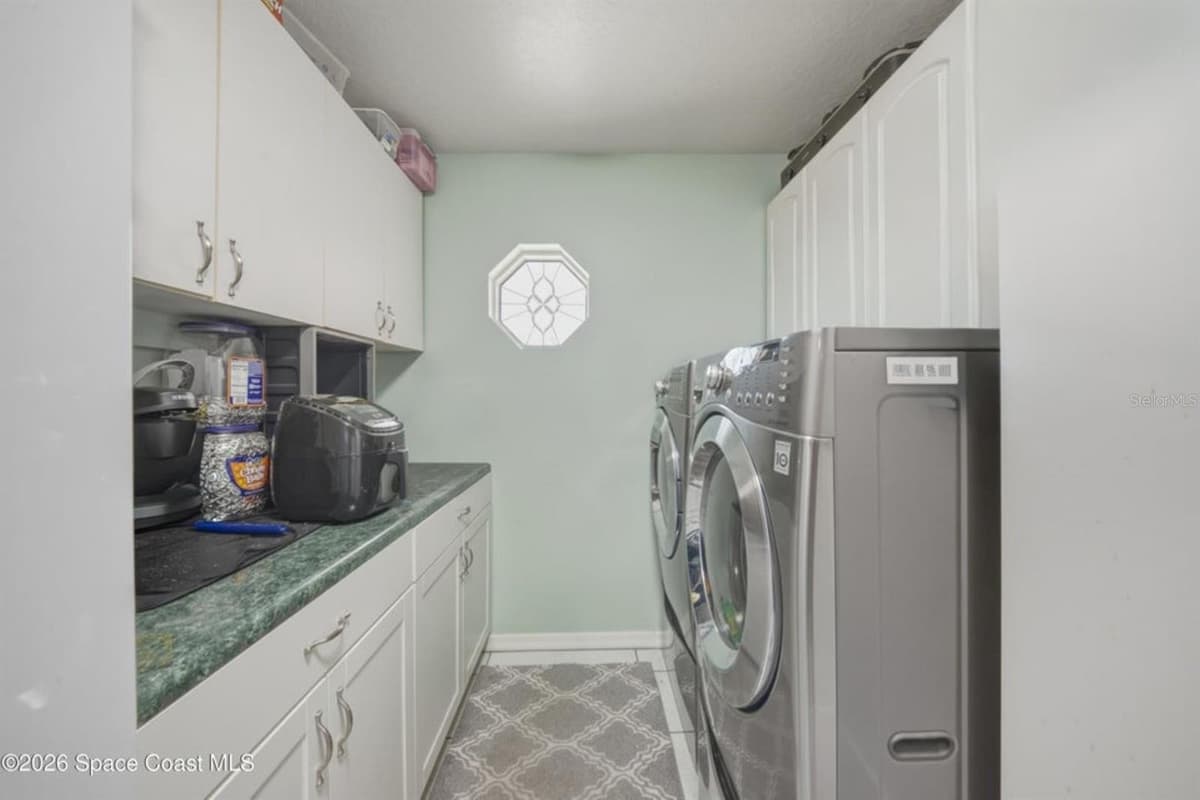 4562 HELENA DRIVE — photo 18 of 44