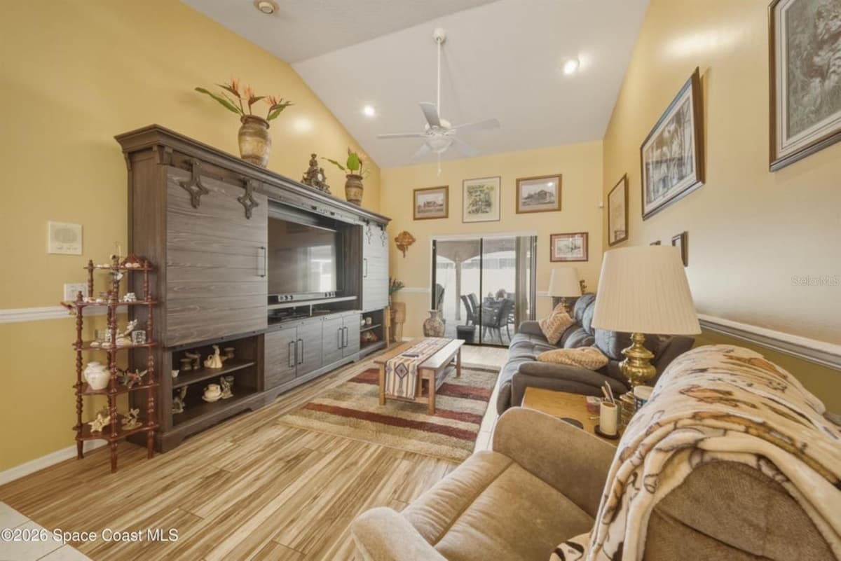 4562 HELENA DRIVE — photo 15 of 44