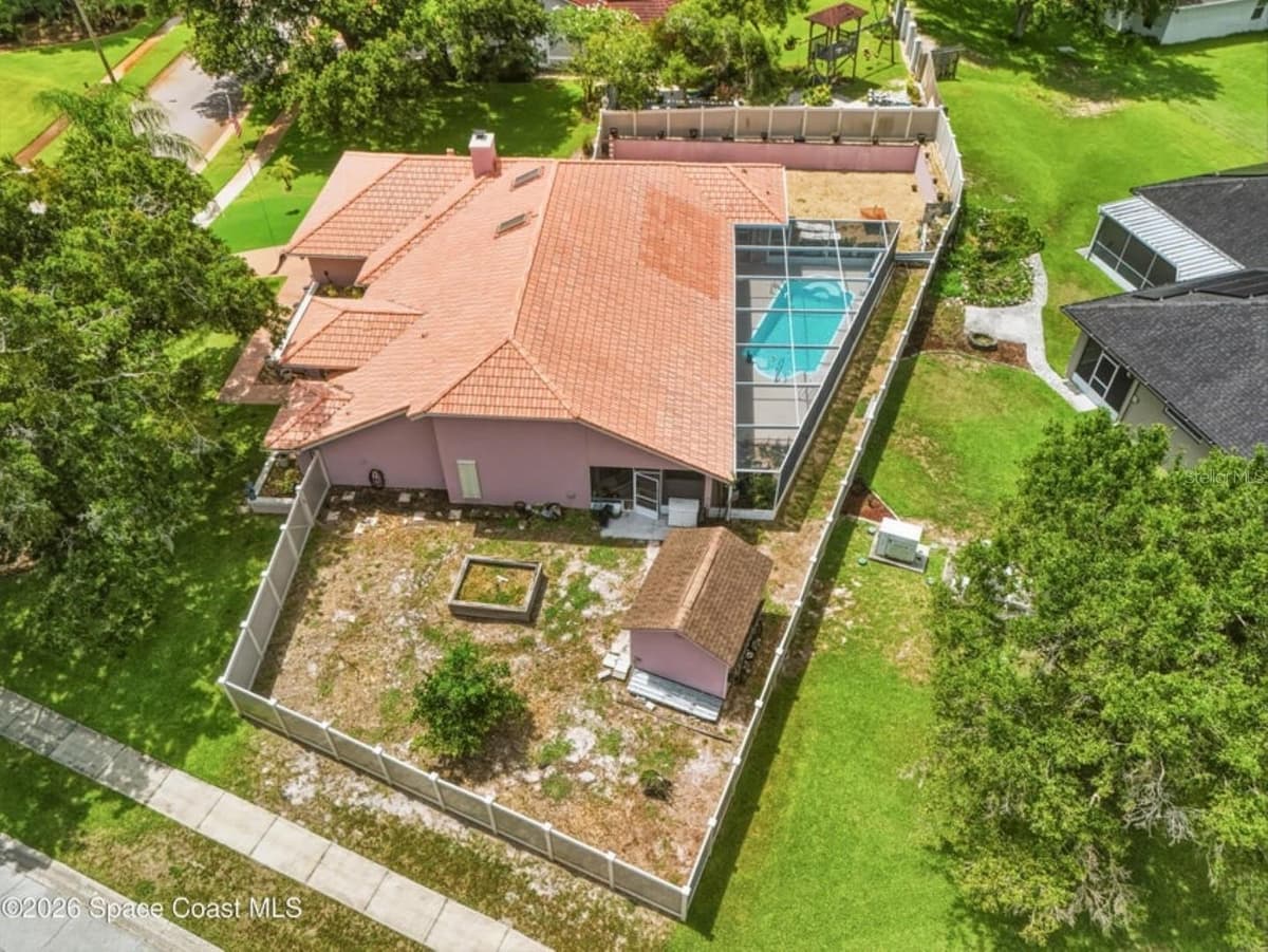 4562 HELENA DRIVE — photo 6 of 44