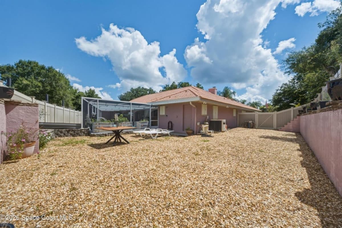 4562 HELENA DRIVE — photo 13 of 44