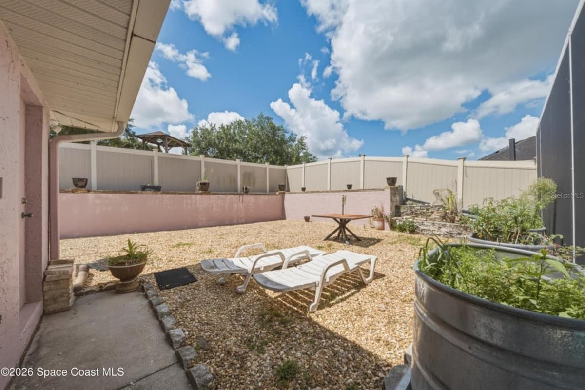 4562 HELENA DRIVE — photo 12 of 44