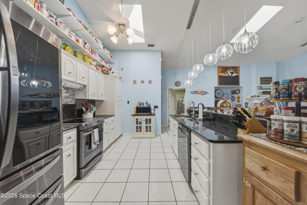 4562 HELENA DRIVE — photo 24 of 44