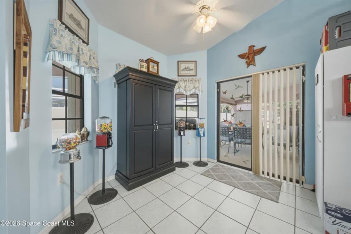 4562 HELENA DRIVE — photo 21 of 44