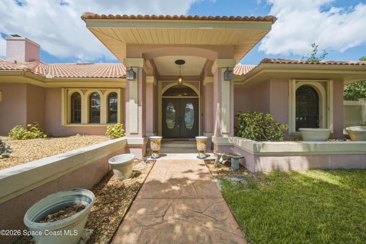 4562 HELENA DRIVE — photo 4 of 44