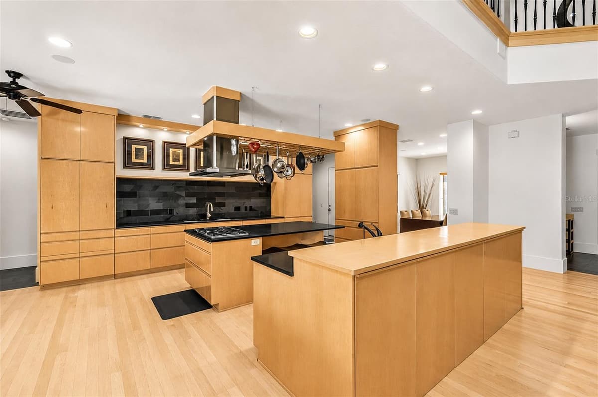 5004 5TH AVENUE — photo 13 of 64