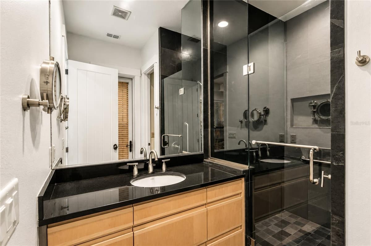 5004 5TH AVENUE — photo 37 of 64