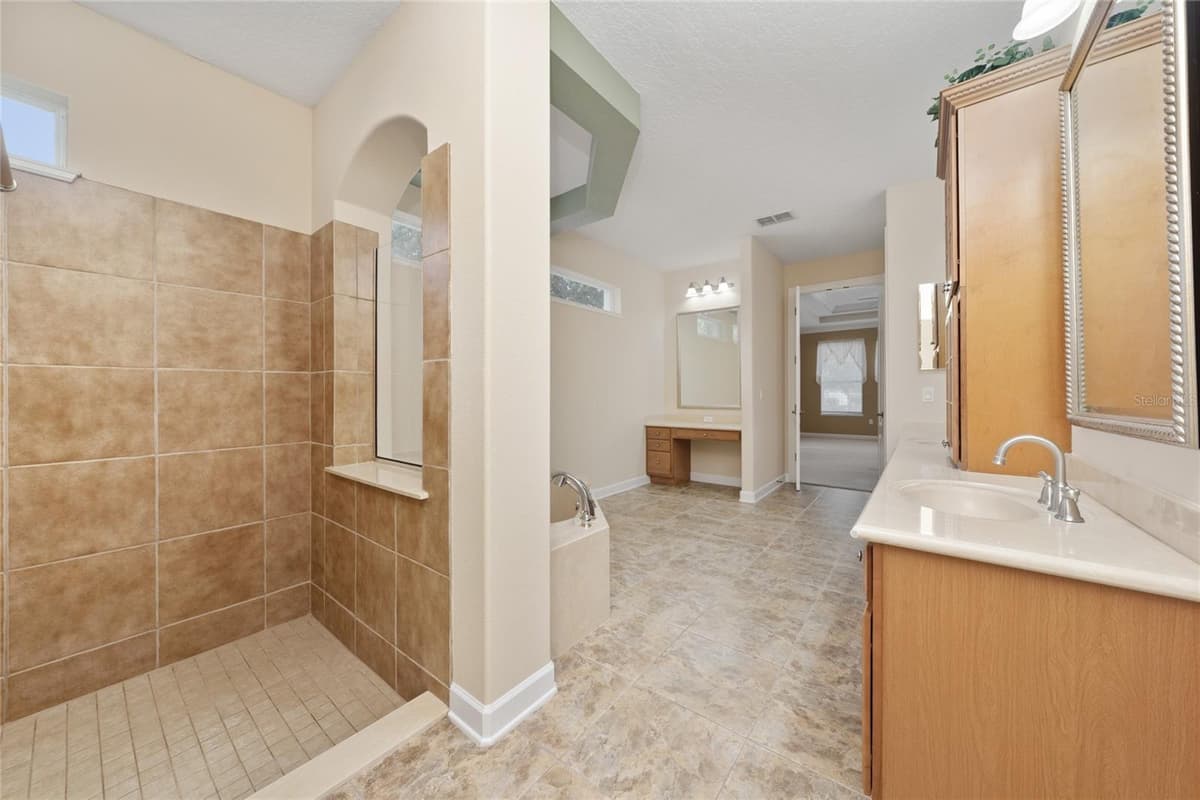 6230 BORDEAUX CIRCLE — photo 23 of 57