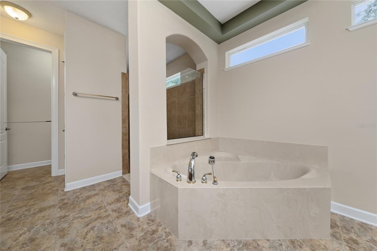 6230 BORDEAUX CIRCLE — photo 24 of 57