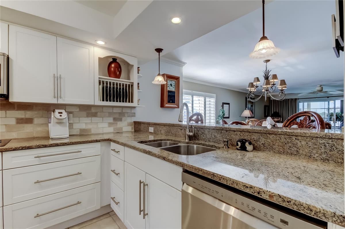 9450 HARBOR GREENS WAY — photo 12 of 51