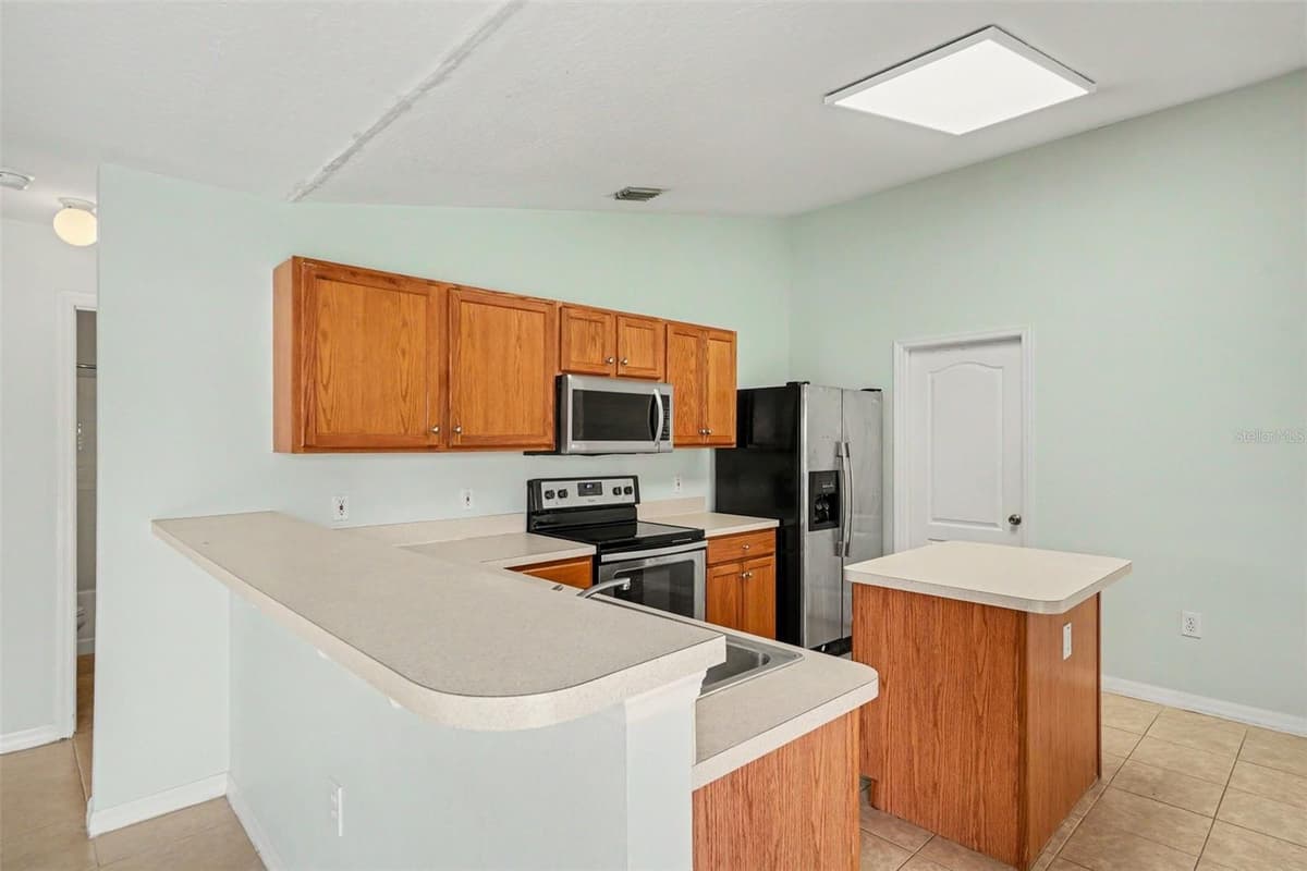 380 SHERIDAN AVENUE — photo 8 of 23