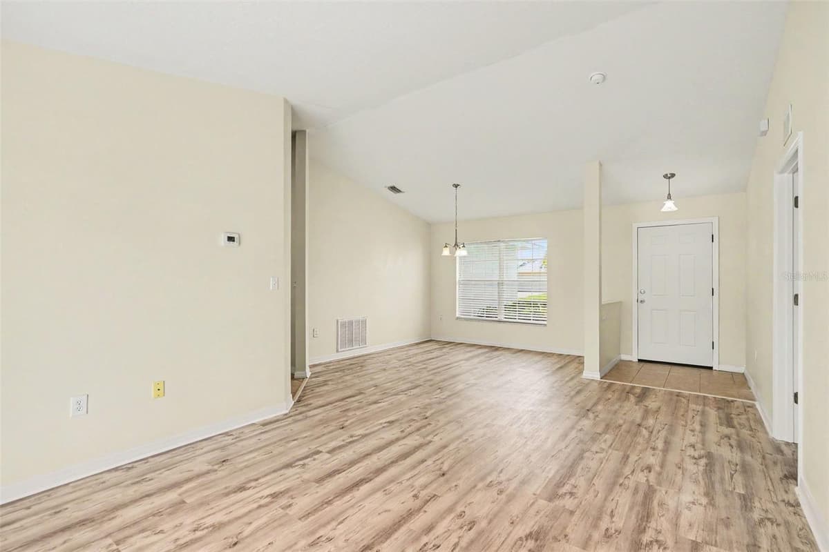 380 SHERIDAN AVENUE — photo 4 of 23