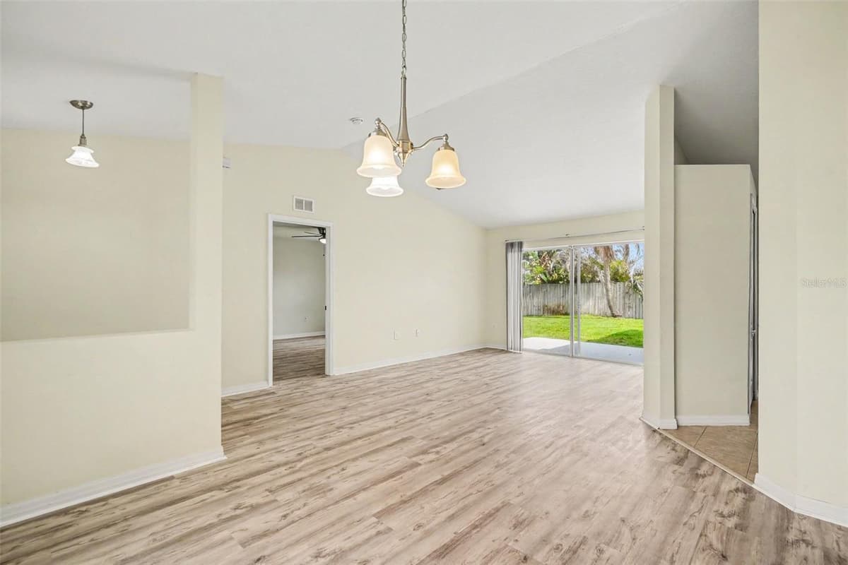 380 SHERIDAN AVENUE — photo 3 of 23