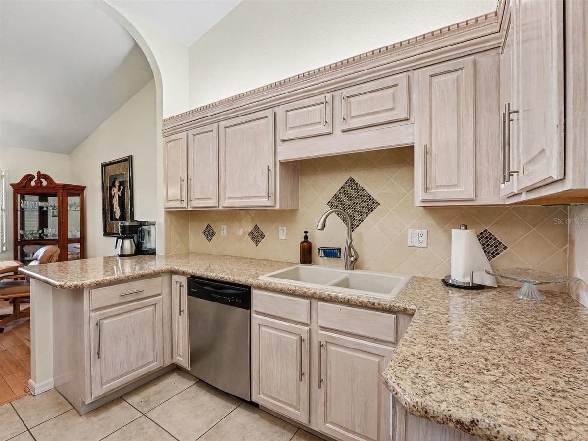 1717 ORANGEWOOD LANE — photo 14 of 31
