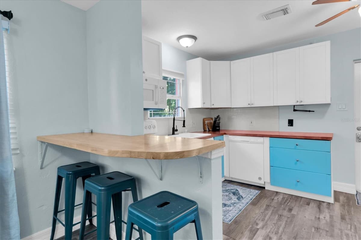 2925 PARK STREET — photo 11 of 35