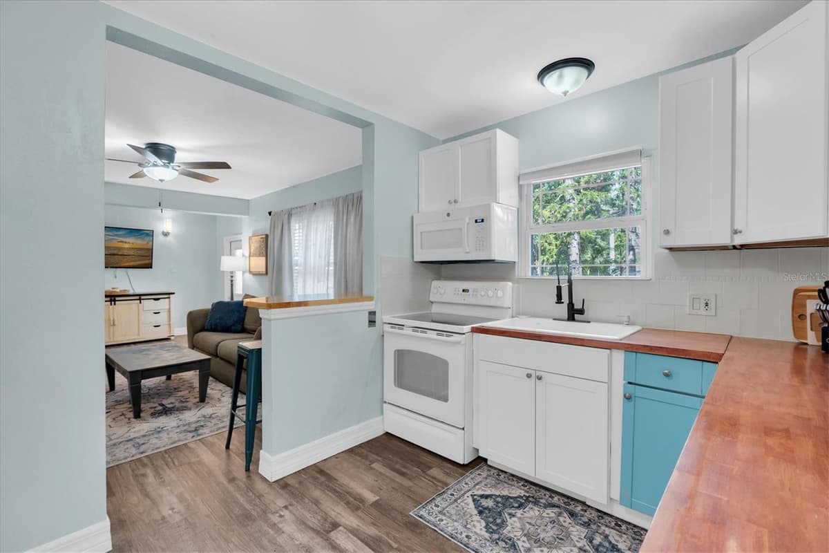 2925 PARK STREET — photo 9 of 35