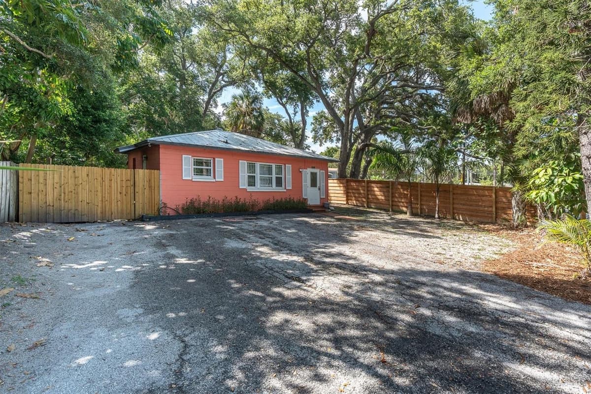 2925 PARK STREET — photo 34 of 35