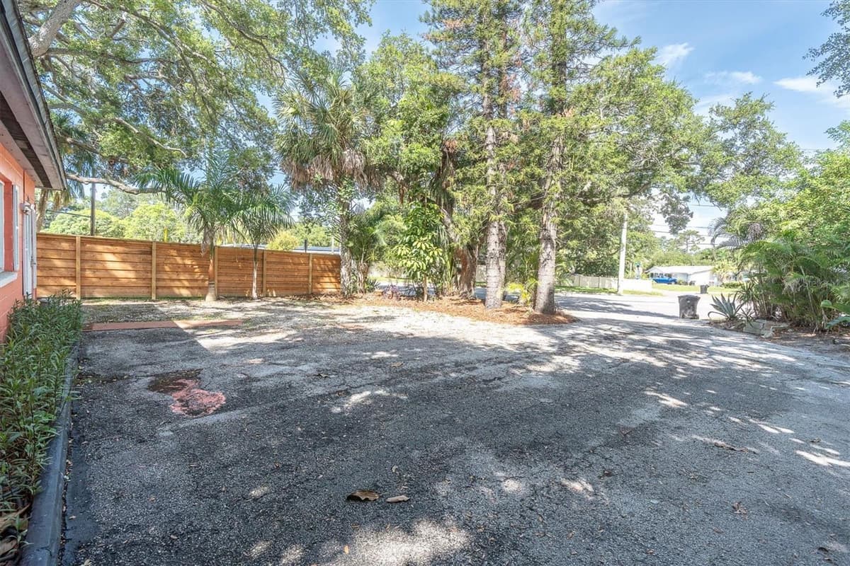 2925 PARK STREET — photo 32 of 35