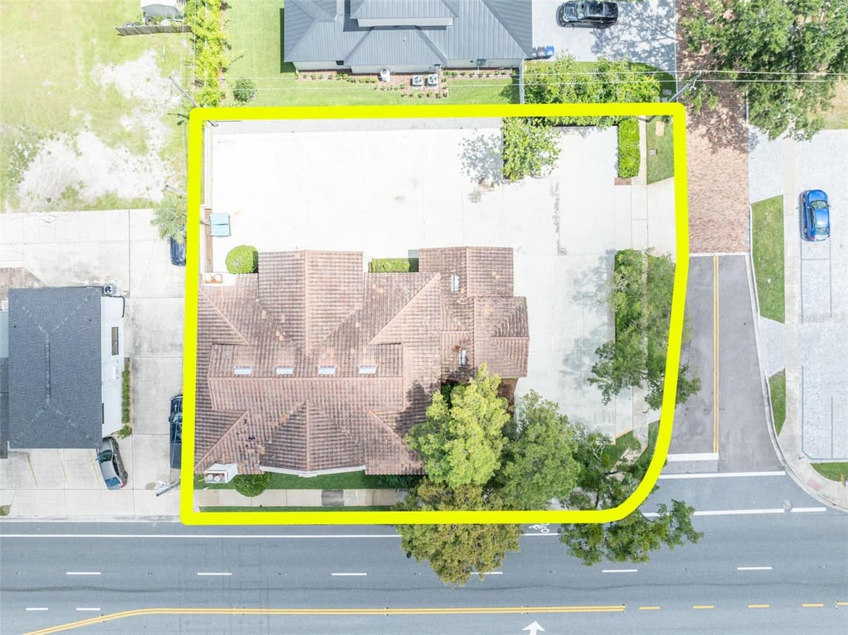 1477 FAIRBANKS AVENUE — photo 4 of 70