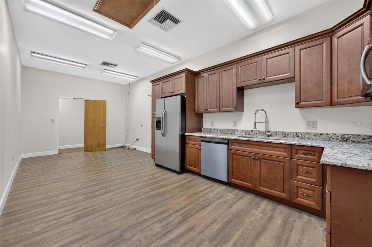 1477 FAIRBANKS AVENUE — photo 49 of 70