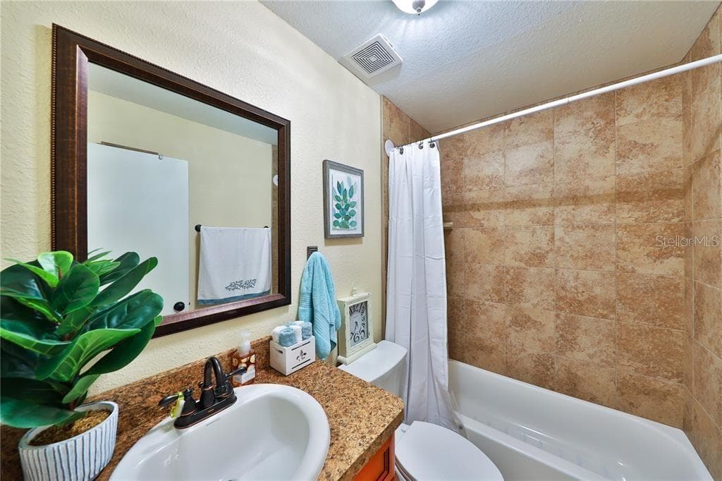 695 & 693 BELFLOWER PLACE — photo 11 of 21