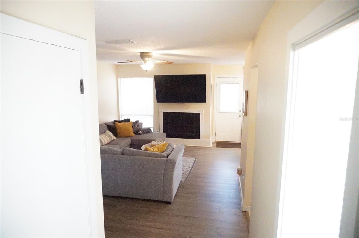 695 & 693 BELFLOWER PLACE — photo 4 of 21