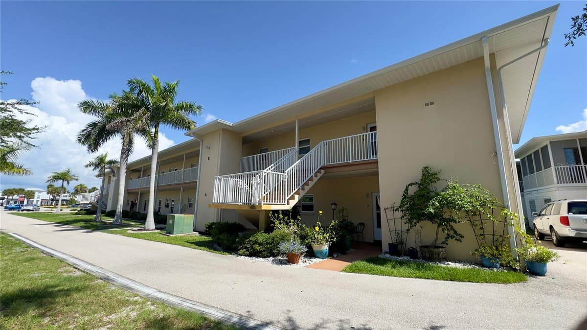 3136 HARBOR BOULEVARD — photo 3 of 18