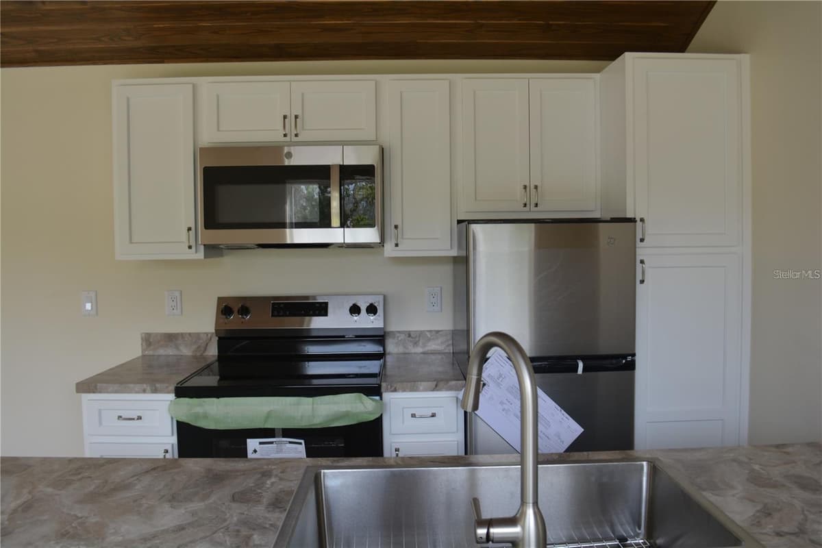 620 THIRD STREET — photo 7 of 25
