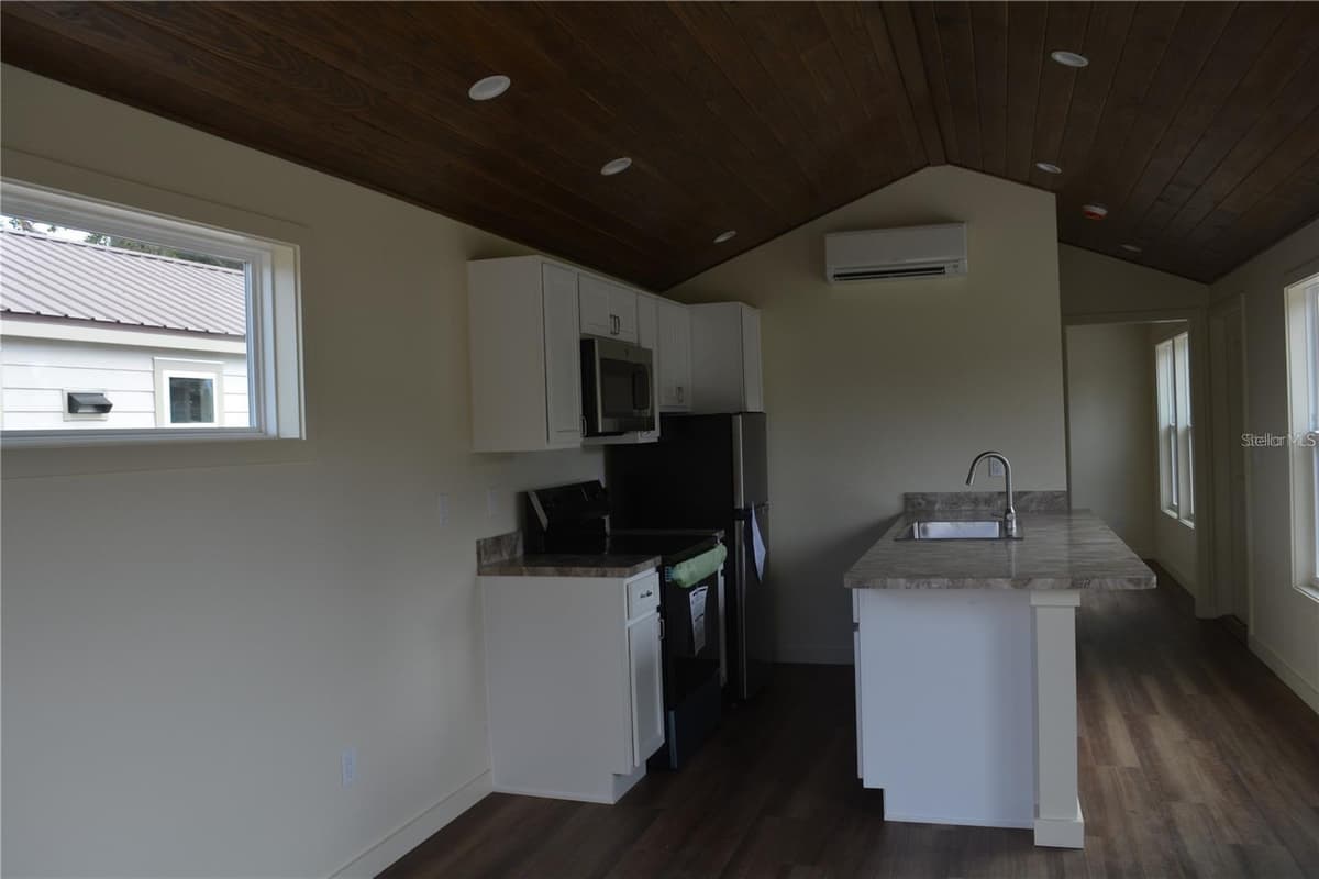 620 THIRD STREET — photo 12 of 25