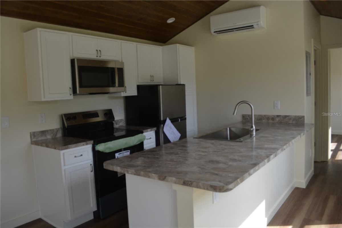 620 THIRD STREET — photo 5 of 25