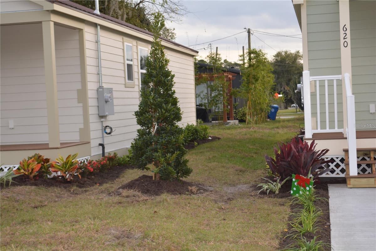 620 THIRD STREET — photo 3 of 25
