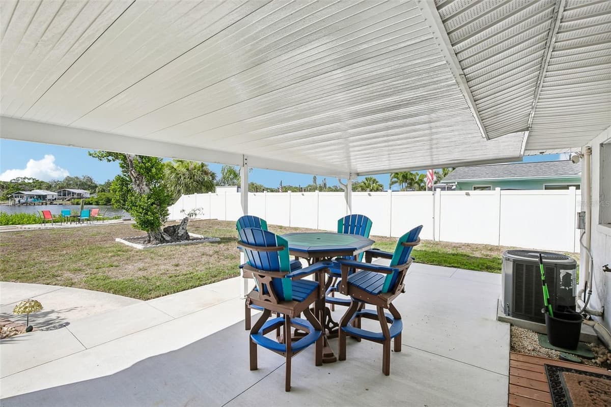 806 BLUE HERON BOULEVARD — photo 18 of 33