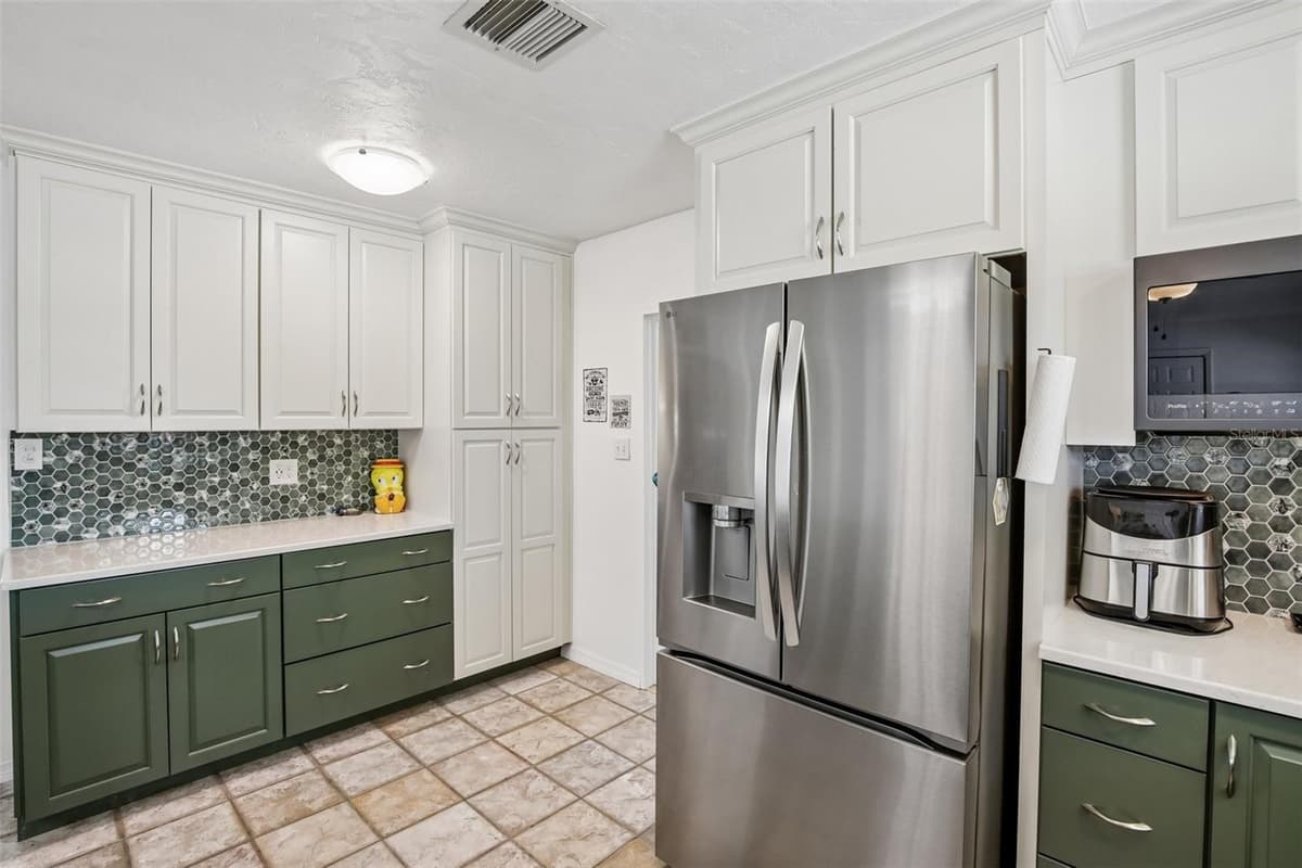 806 BLUE HERON BOULEVARD — photo 9 of 33