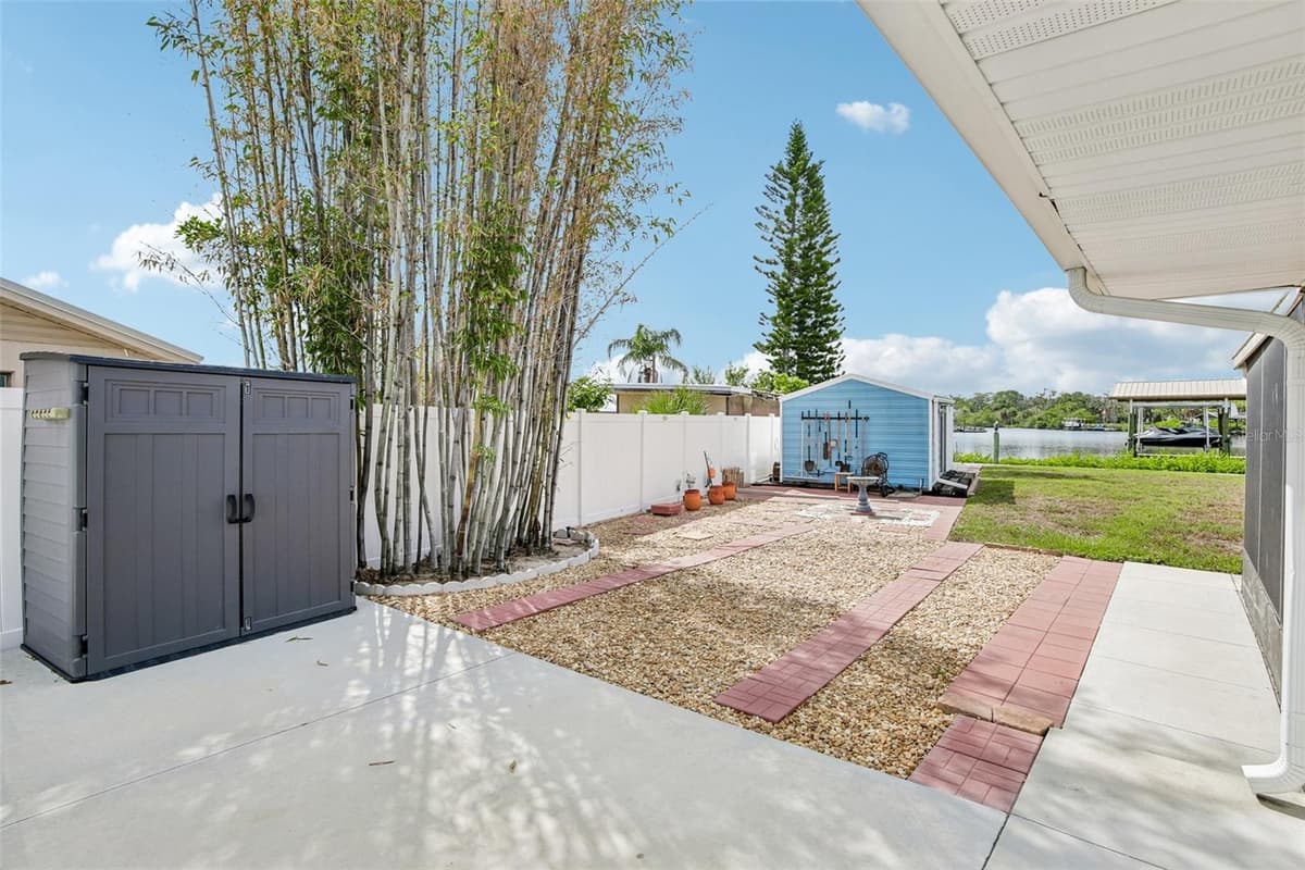 806 BLUE HERON BOULEVARD — photo 22 of 33