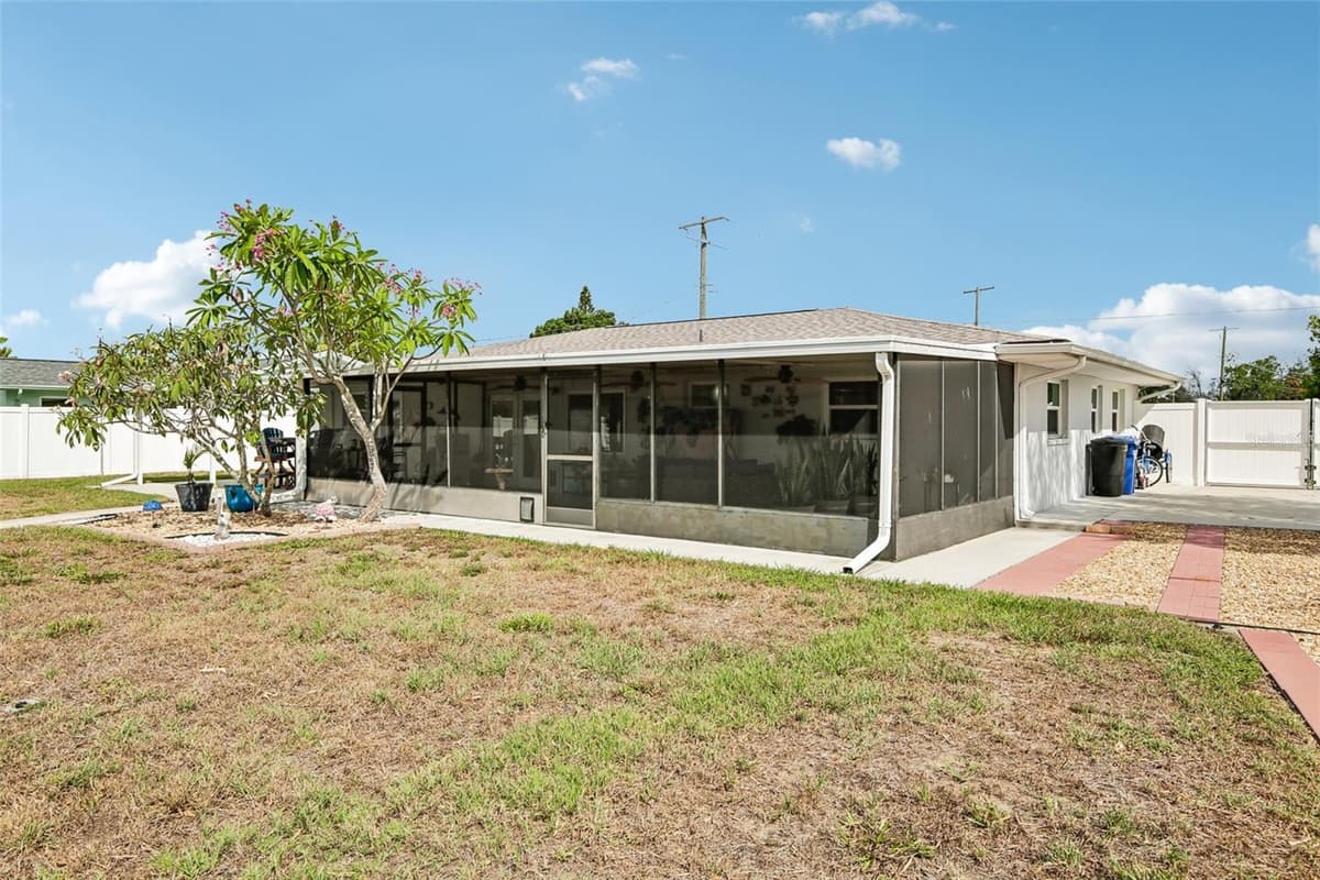 806 BLUE HERON BOULEVARD — photo 21 of 33