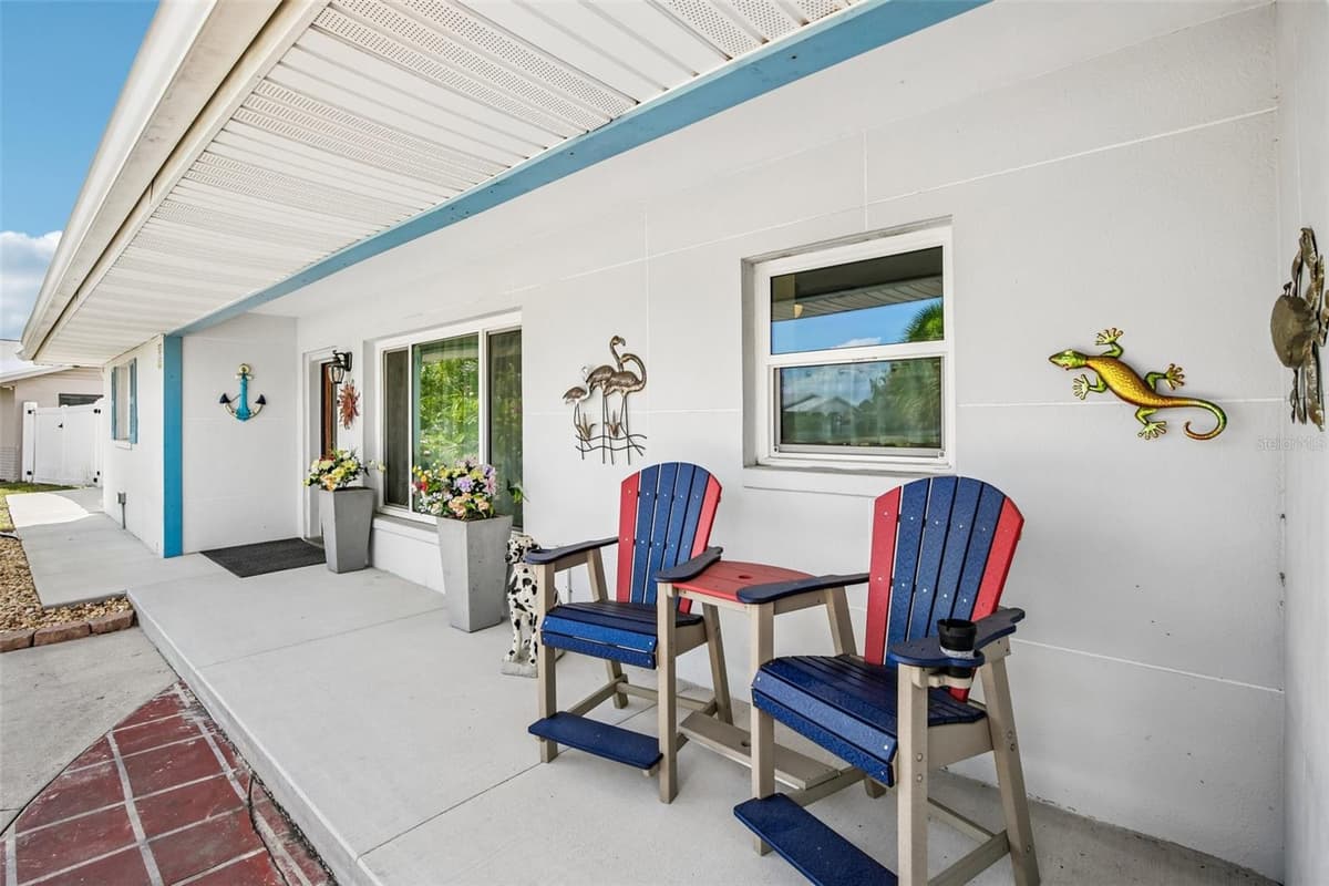 806 BLUE HERON BOULEVARD — photo 4 of 33