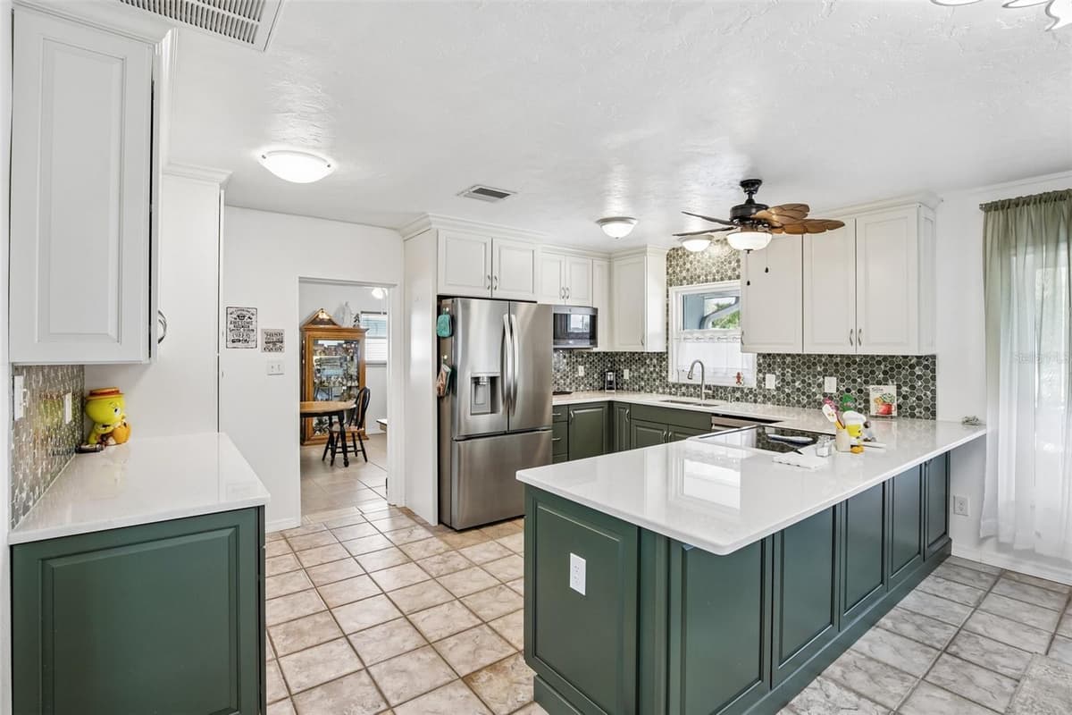 806 BLUE HERON BOULEVARD — photo 7 of 33