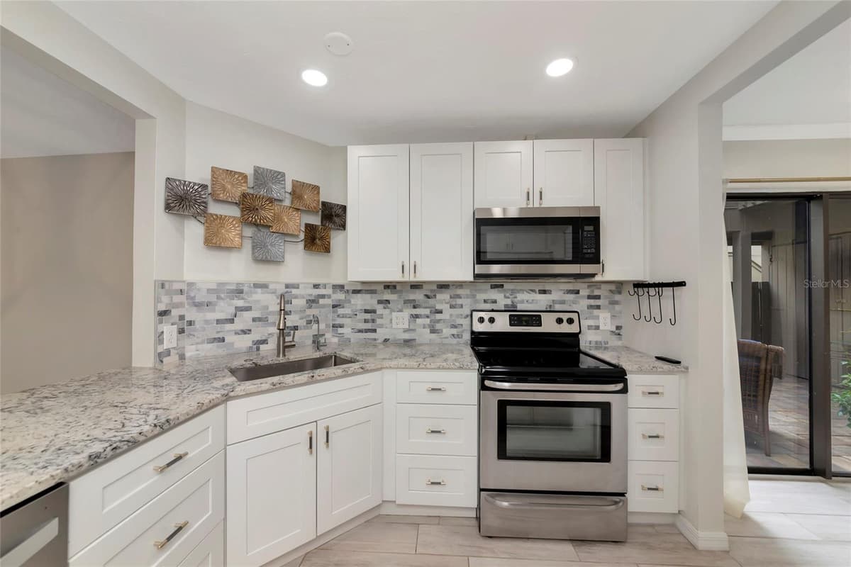 108 WOODLAND PLACE — photo 8 of 50