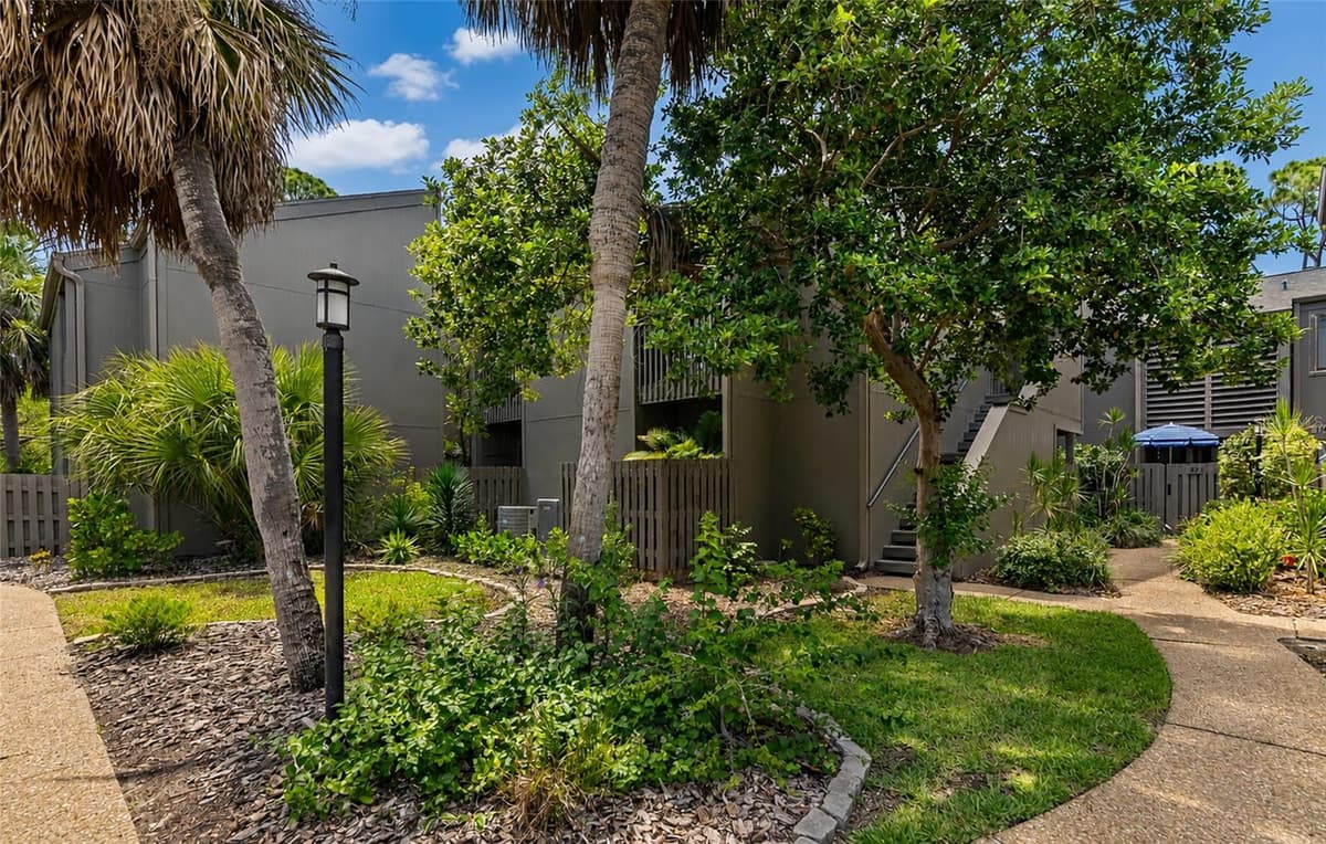 108 WOODLAND PLACE — photo 41 of 50