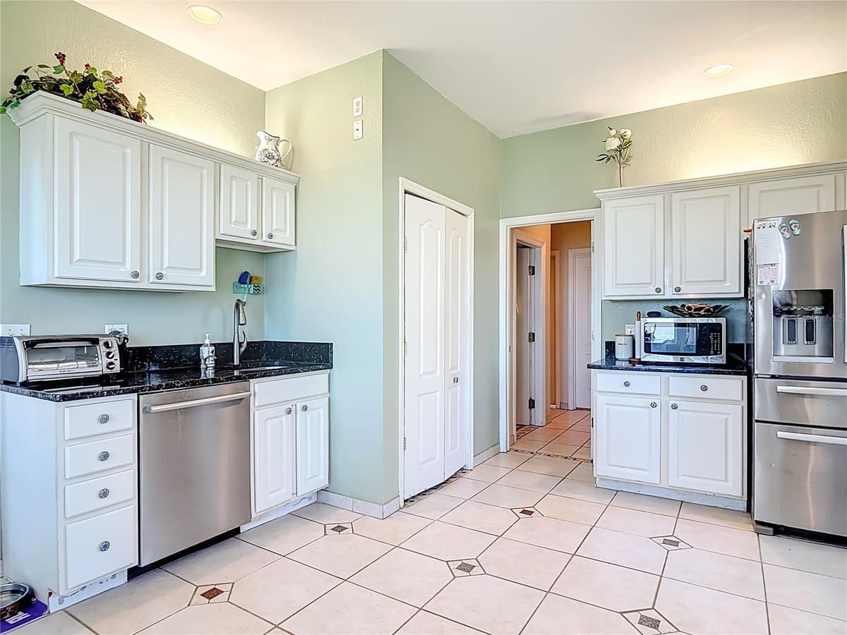 1205 RIVERSIDE DRIVE — photo 32 of 64