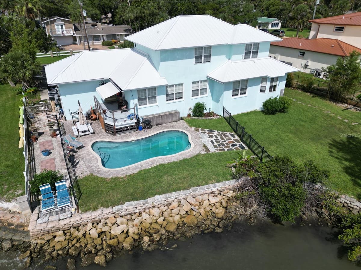 1205 RIVERSIDE DRIVE — photo 4 of 64