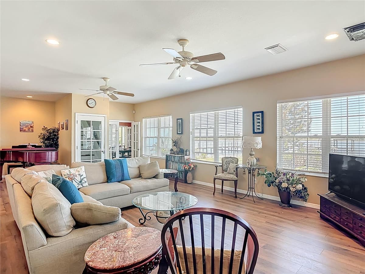1205 RIVERSIDE DRIVE — photo 19 of 64