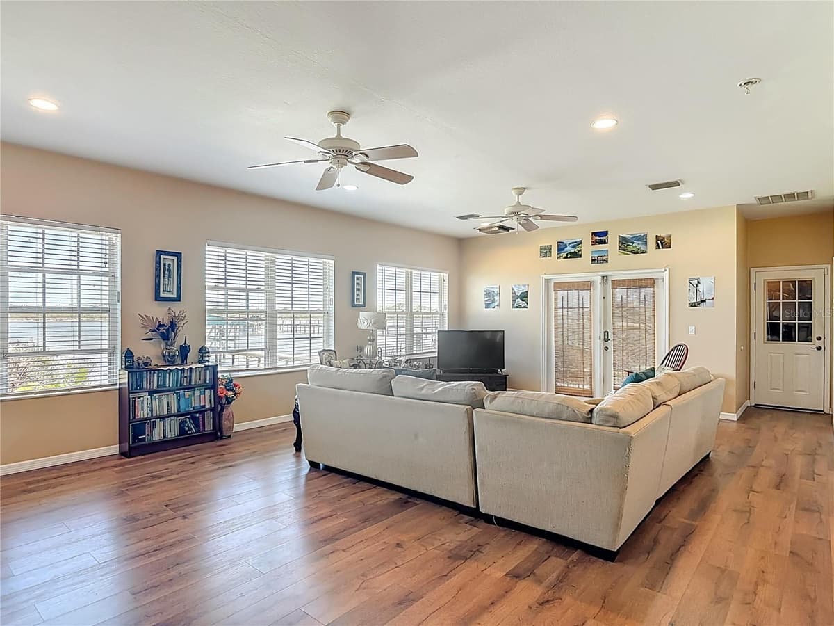 1205 RIVERSIDE DRIVE — photo 24 of 64