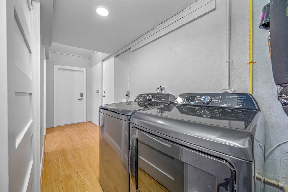 370 59TH AVENUE — photo 37 of 52