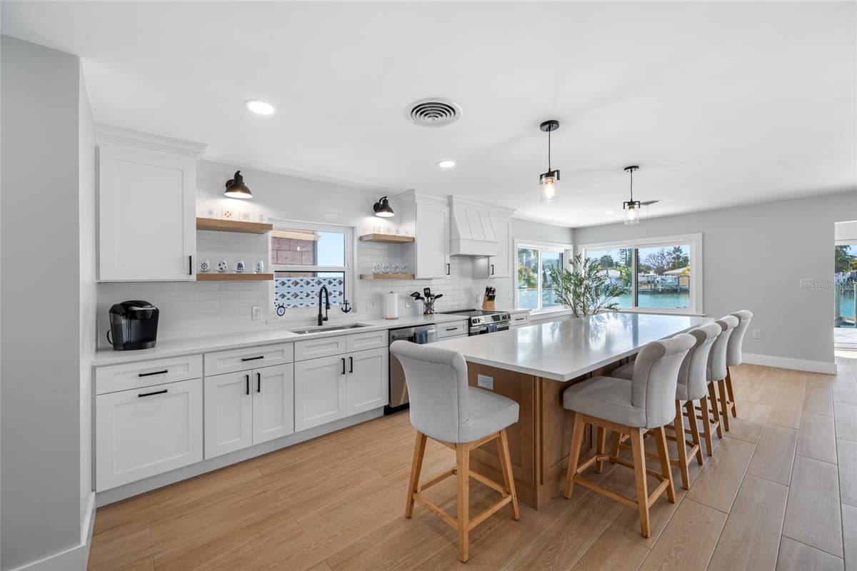 370 59TH AVENUE — photo 8 of 52
