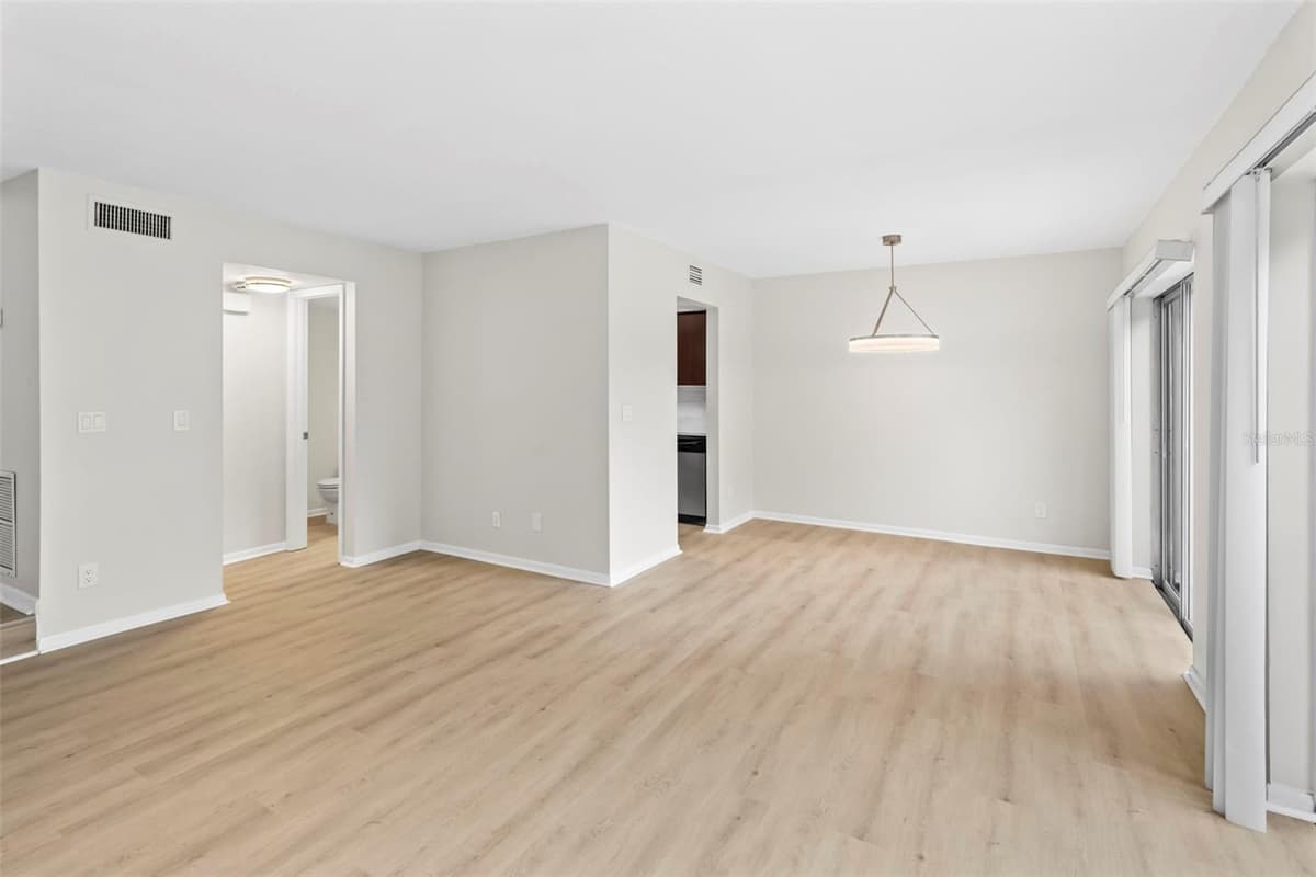 6226 GOLDENMOSS WAY — photo 4 of 36