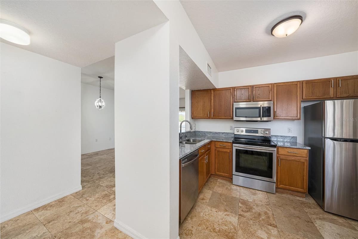 6011 SKYDALE WAY — photo 8 of 24