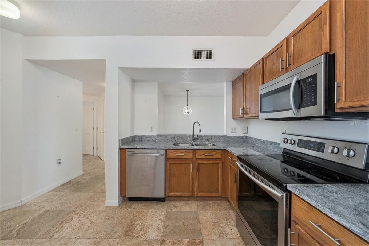 6011 SKYDALE WAY — photo 10 of 24
